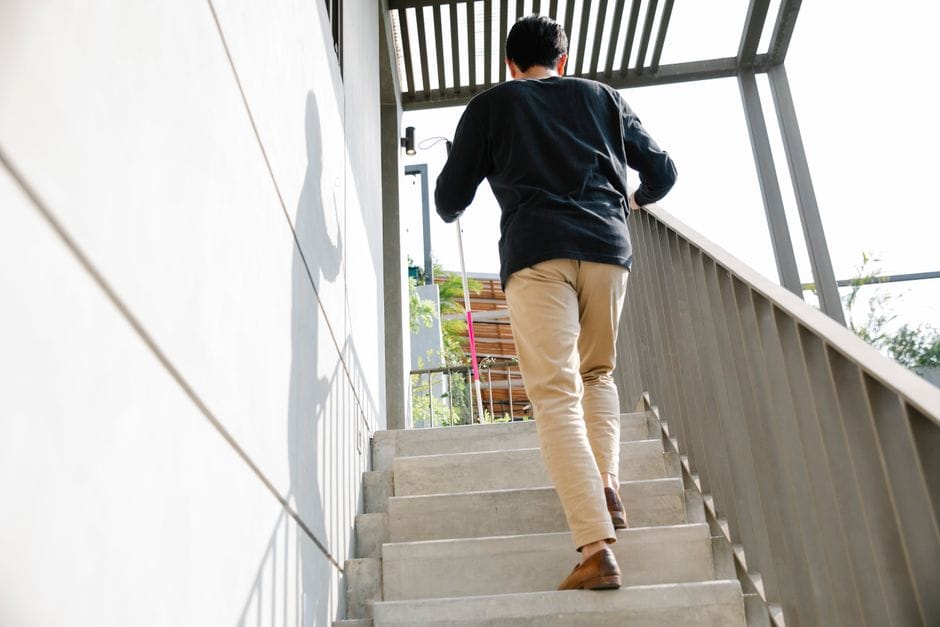 Le scale invece dell'ascensore: il movimento nascosto della giornata