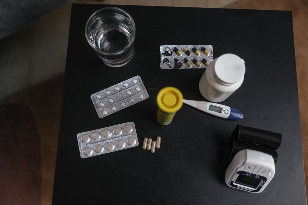 Farmaci e caldo estivo: il rischio silenzioso per chi cura pressione, tiroide e diabete