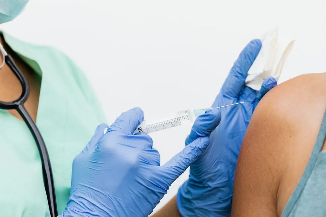 Vaccinazione antinfluenzale in autunno: chi dovrebbe farla e quando prenotarla